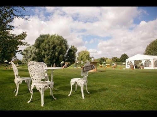 Skipbridge Farm Shepherds Huts Campground Green Hammerton Exterior photo