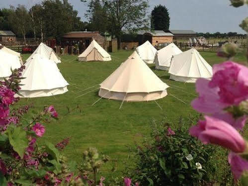 Skipbridge Farm Shepherds Huts Campground Green Hammerton Exterior photo